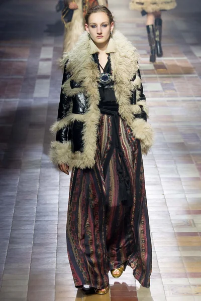 Look 27